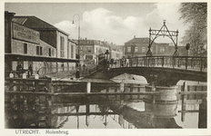 2099 Gezicht op de Molenbrug over de Stadsbuitengracht te Utrecht; links het Gebouw voor Groenten- en Vruchtenveilingen ...